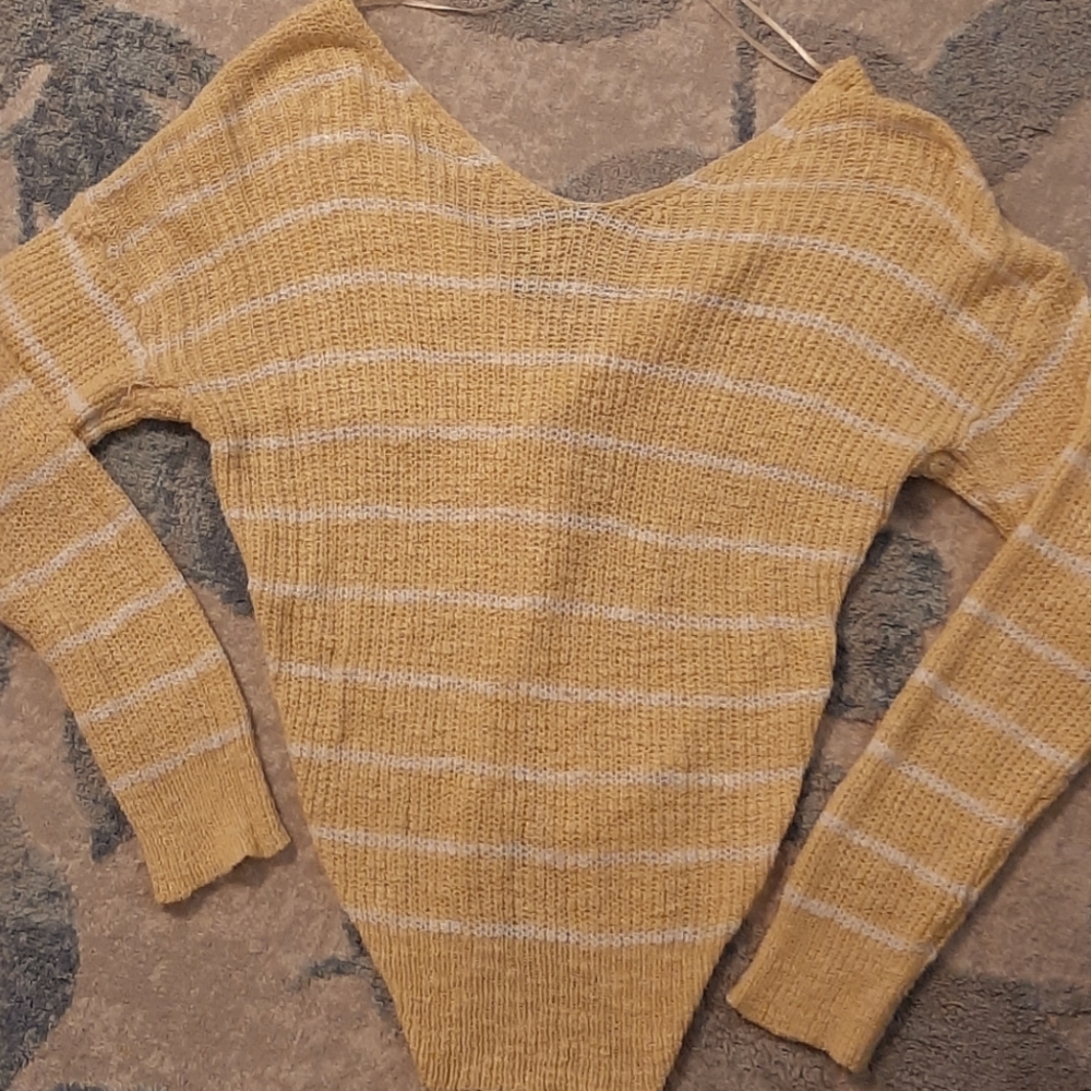 Love Tree sweater , size Small, Yellow